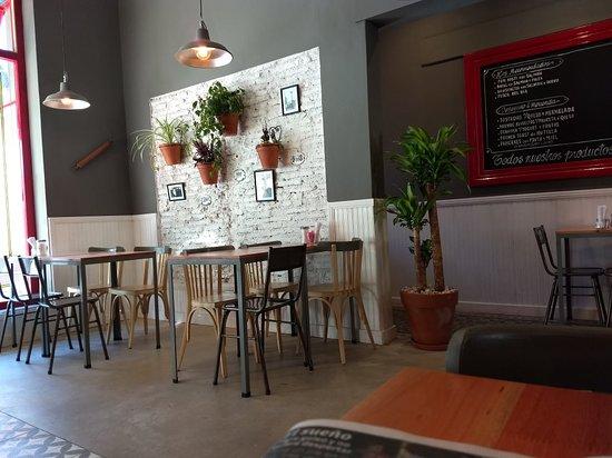 Adorado Cafe & Bar